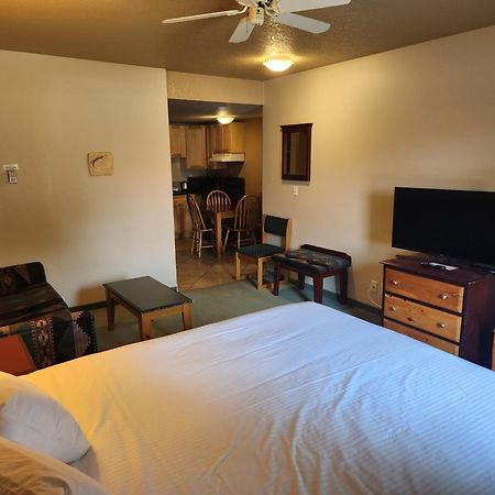 Waterton Lakes Lodge Resort Екстериор снимка