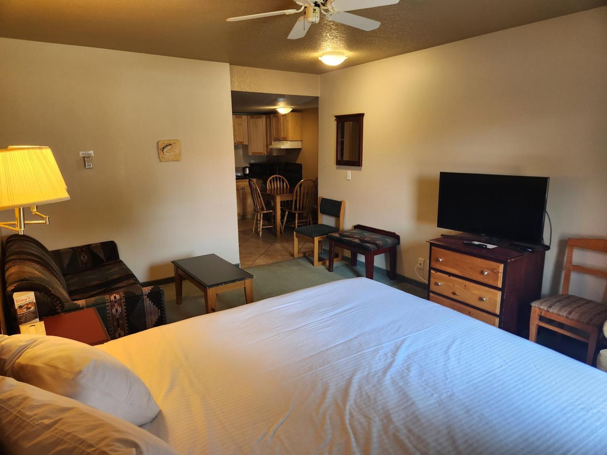 Waterton Lakes Lodge Resort Екстериор снимка