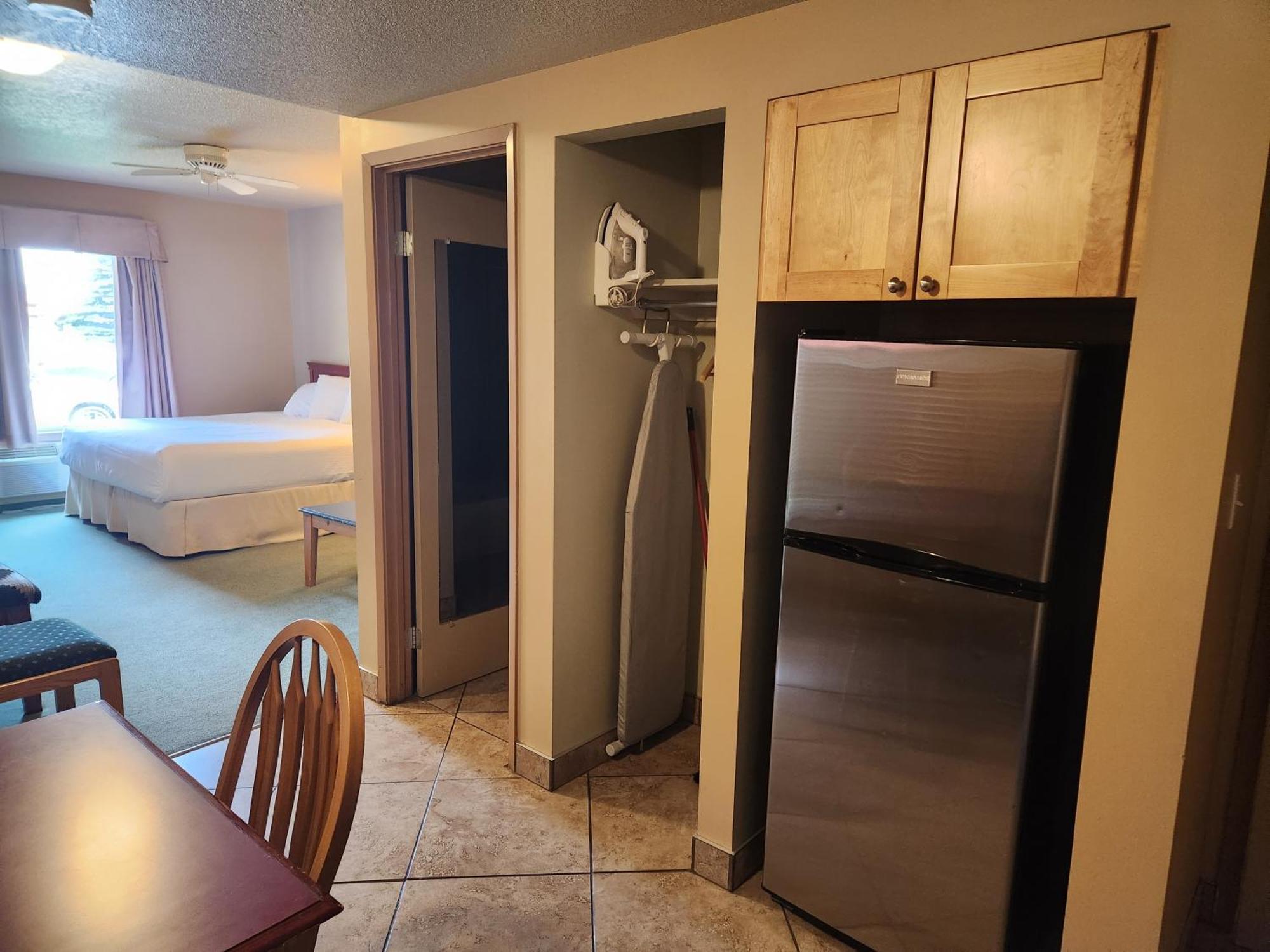 Waterton Lakes Lodge Resort Екстериор снимка