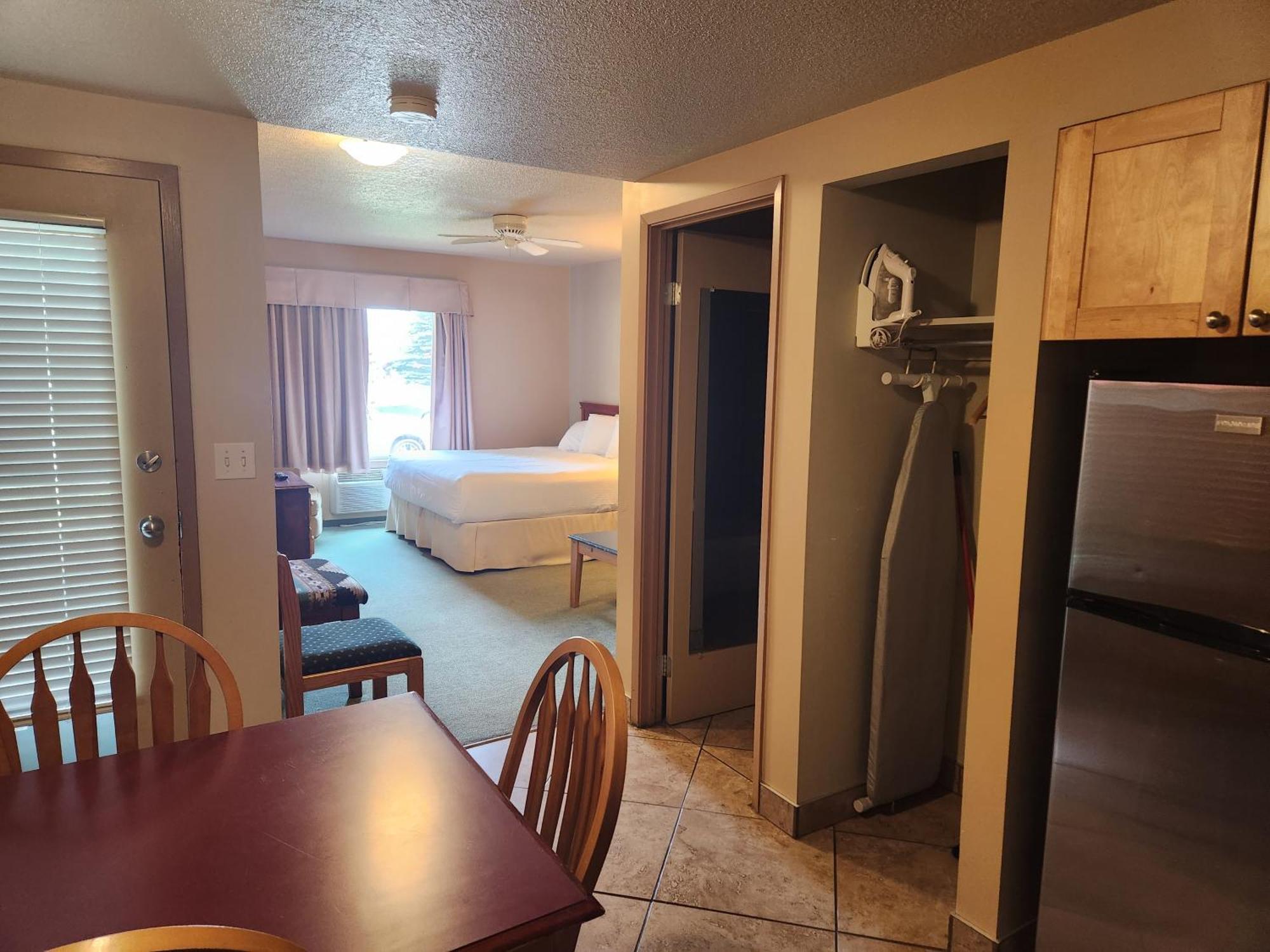 Waterton Lakes Lodge Resort Екстериор снимка