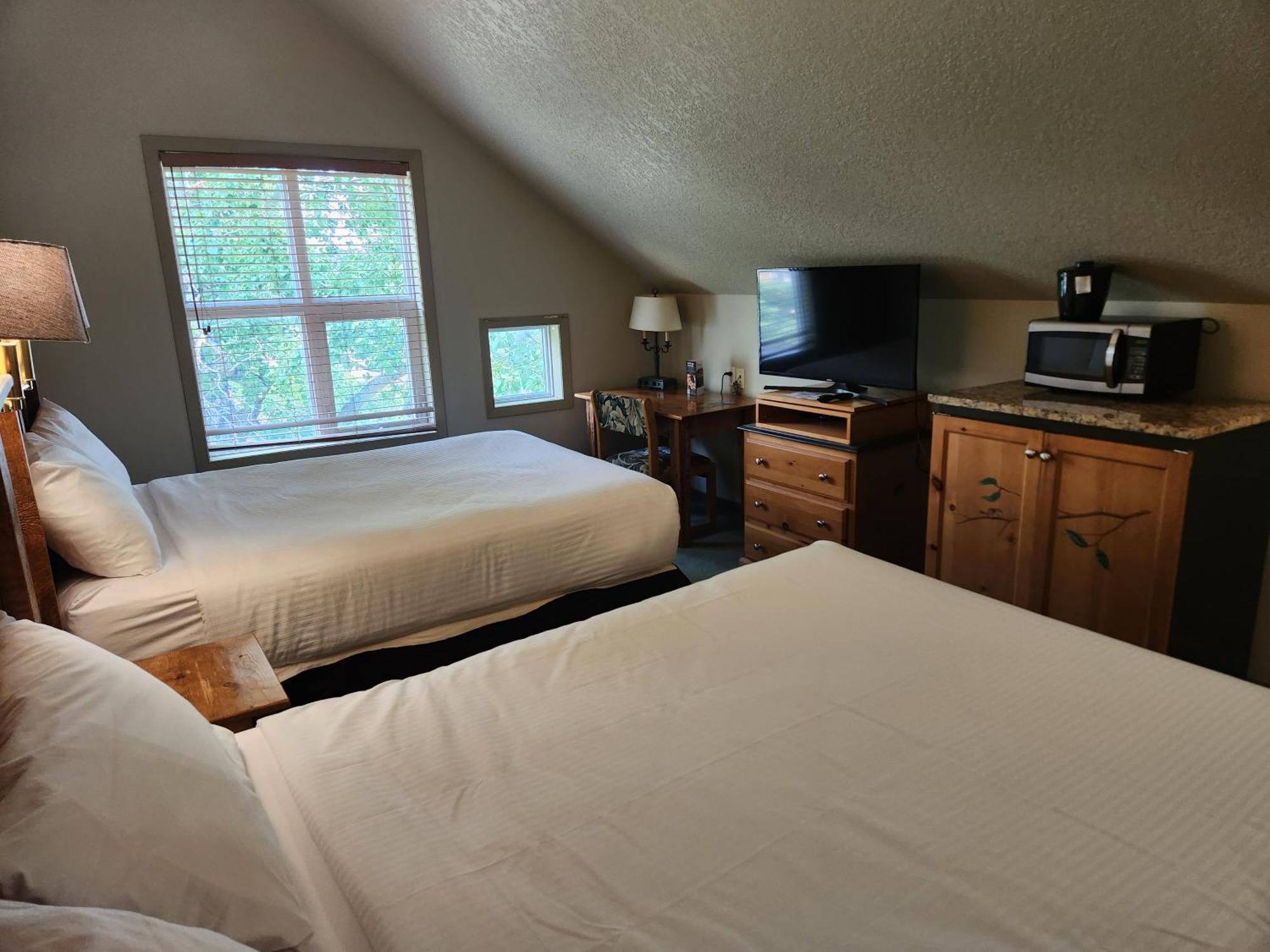 Waterton Lakes Lodge Resort Екстериор снимка