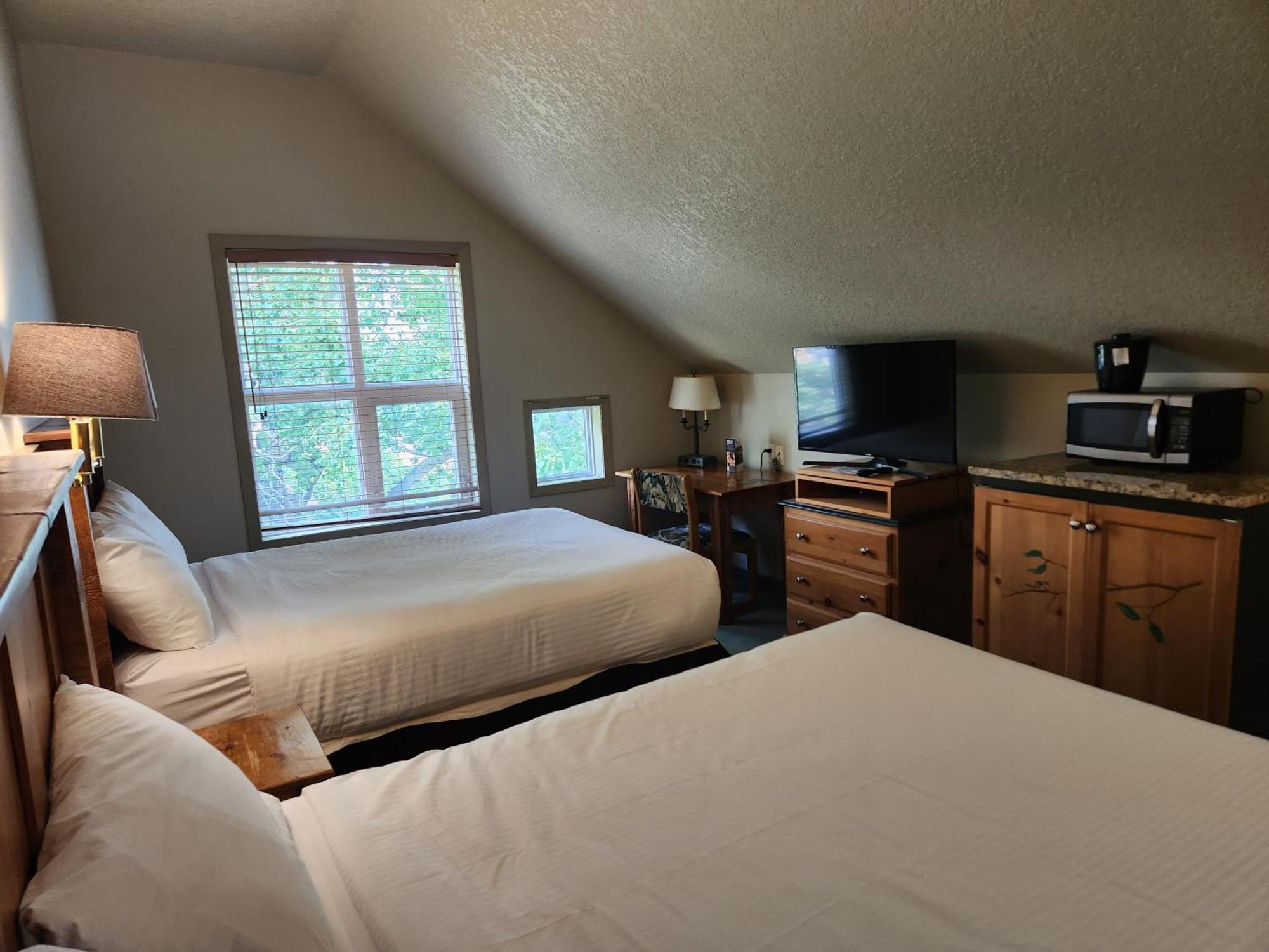 Waterton Lakes Lodge Resort Екстериор снимка