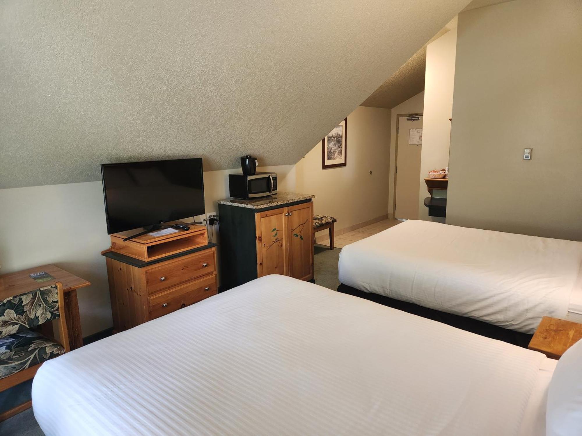 Waterton Lakes Lodge Resort Екстериор снимка