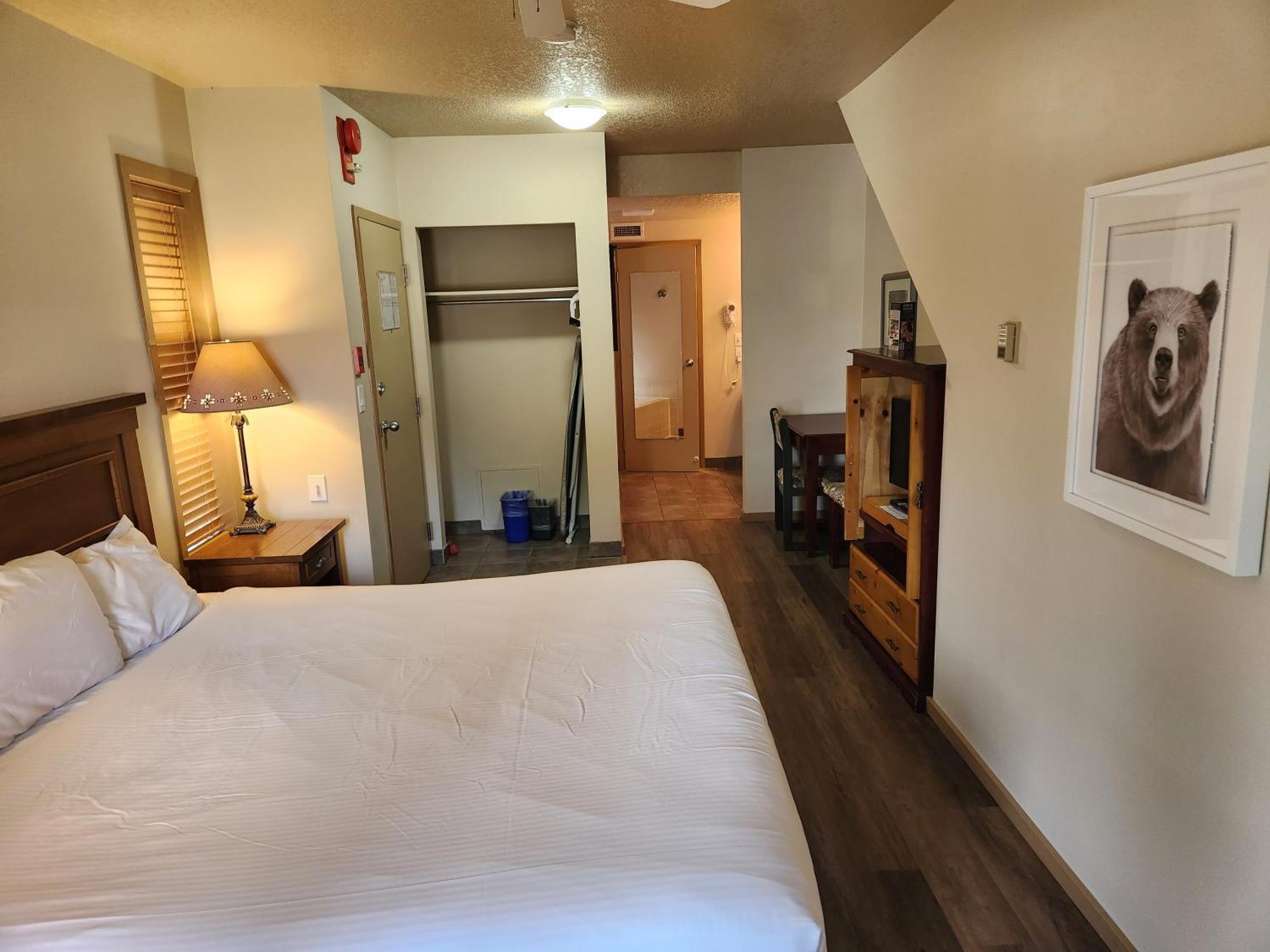 Waterton Lakes Lodge Resort Екстериор снимка