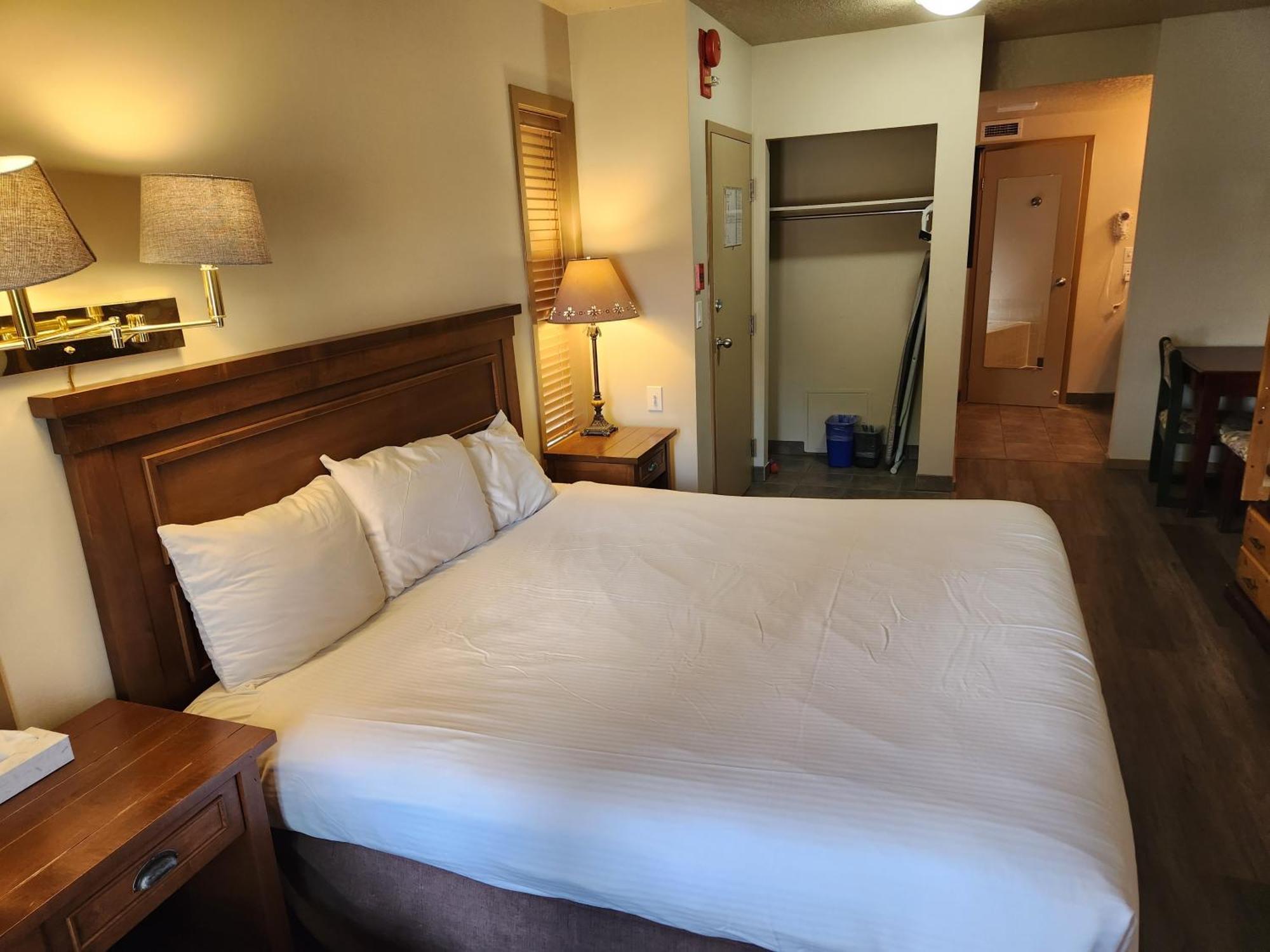 Waterton Lakes Lodge Resort Екстериор снимка