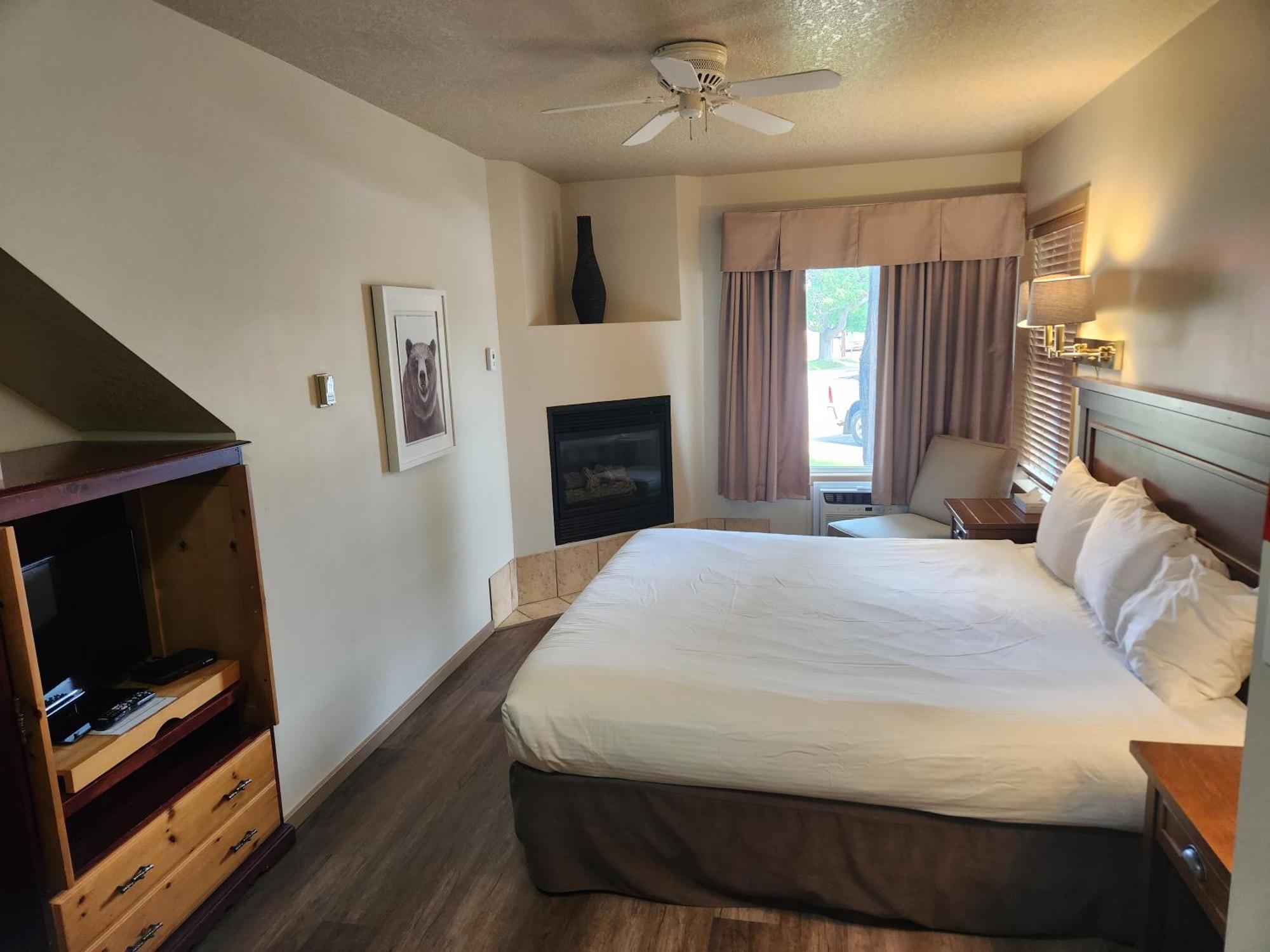 Waterton Lakes Lodge Resort Екстериор снимка