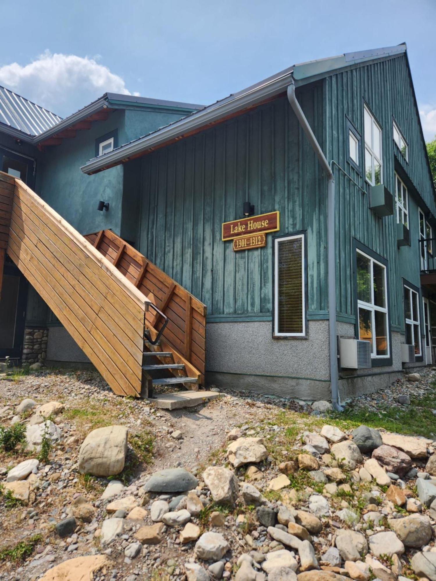 Waterton Lakes Lodge Resort Екстериор снимка