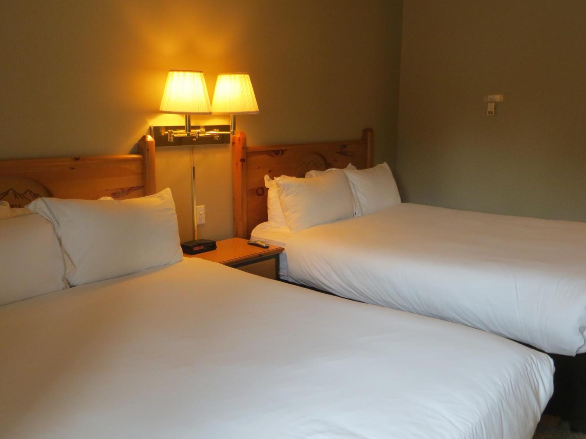 Waterton Lakes Lodge Resort Стая снимка