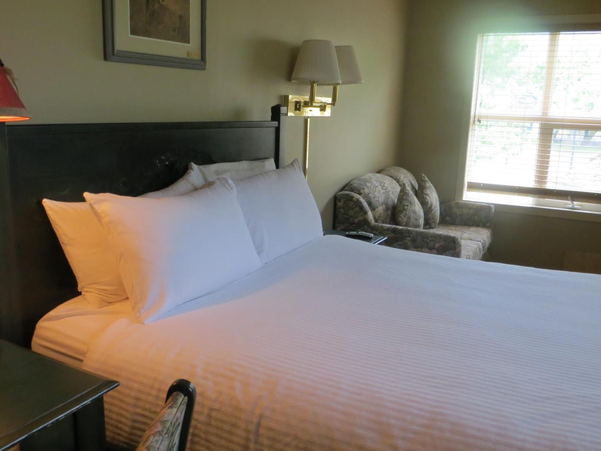 Waterton Lakes Lodge Resort Стая снимка