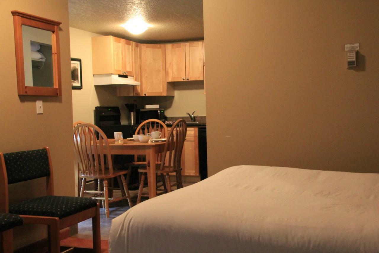Waterton Lakes Lodge Resort Екстериор снимка