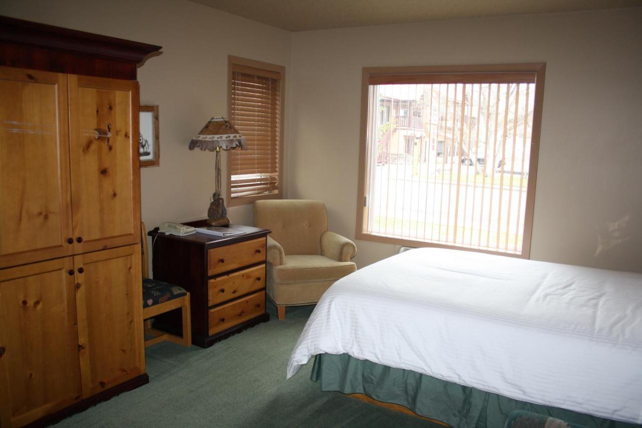 Waterton Lakes Lodge Resort Екстериор снимка